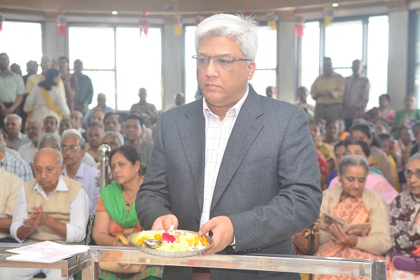Aarti by Maharaja Samrjitsingh Gaekward